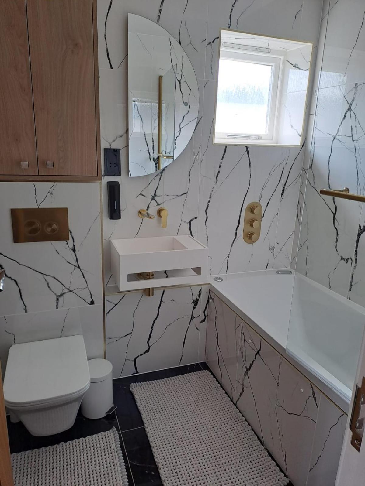 Newly Renovated Flat With Parking Space Canterbury Exterior foto